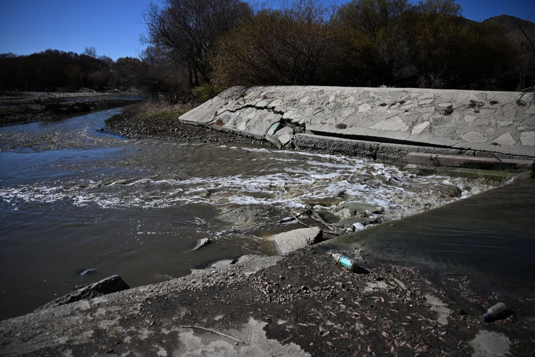 Туул голын усанд лабораторийн шинжилгээ хийлээ